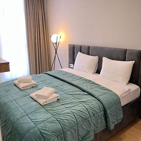 Aparthotel Holiday Lux Batumi Bagian luar foto