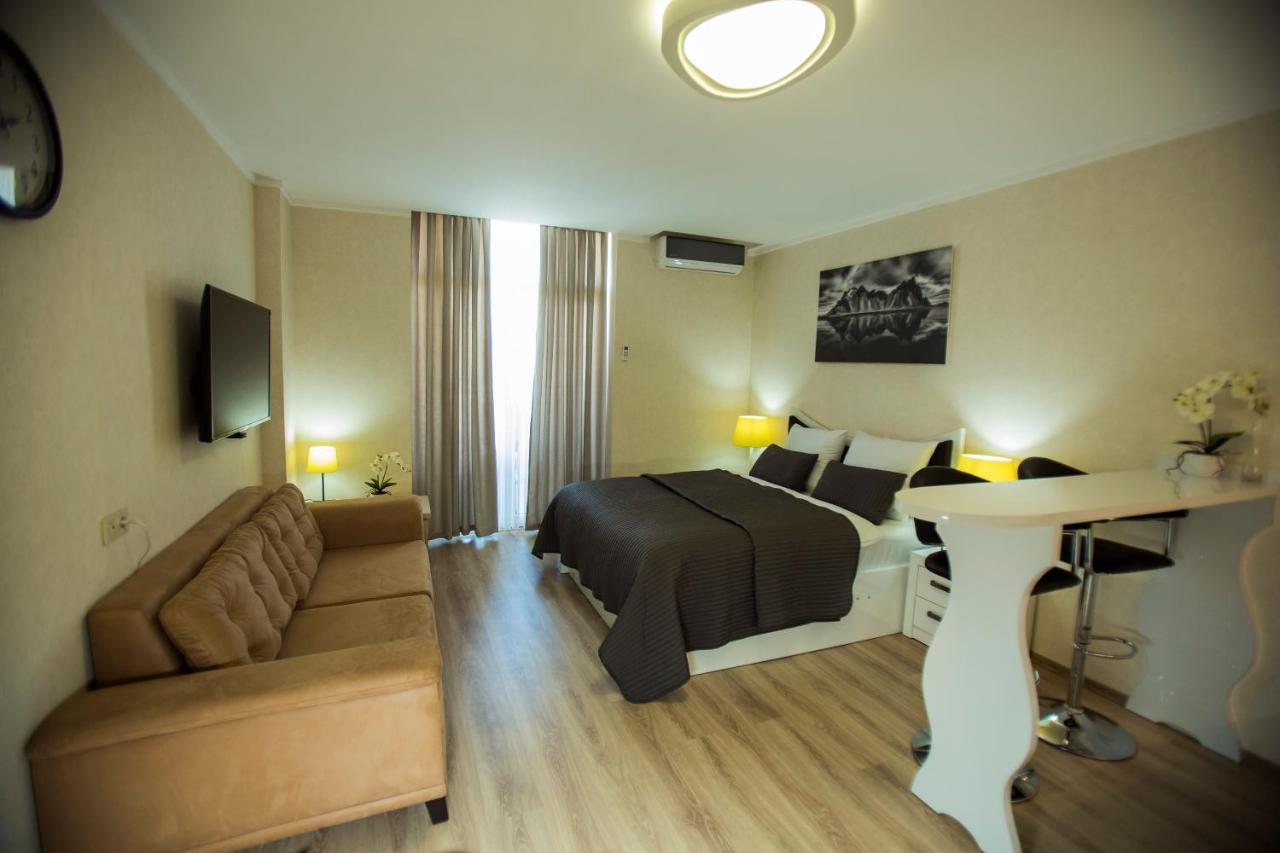 Aparthotel Holiday Lux Batumi Bagian luar foto