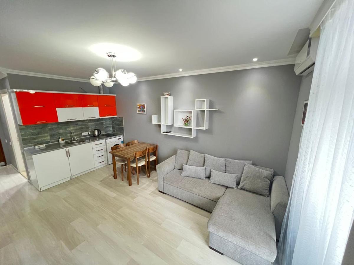 Aparthotel Holiday Lux Batumi Bagian luar foto
