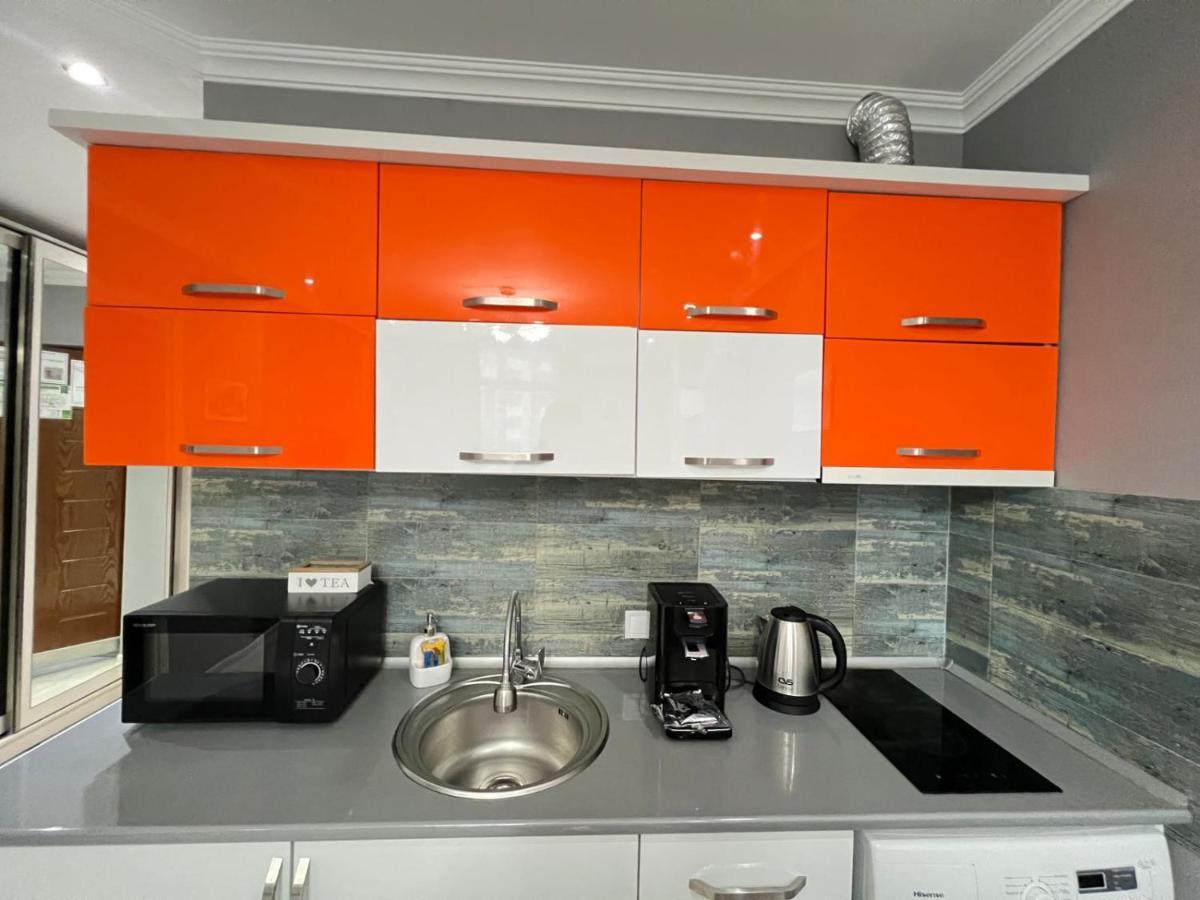 Aparthotel Holiday Lux Batumi Bagian luar foto