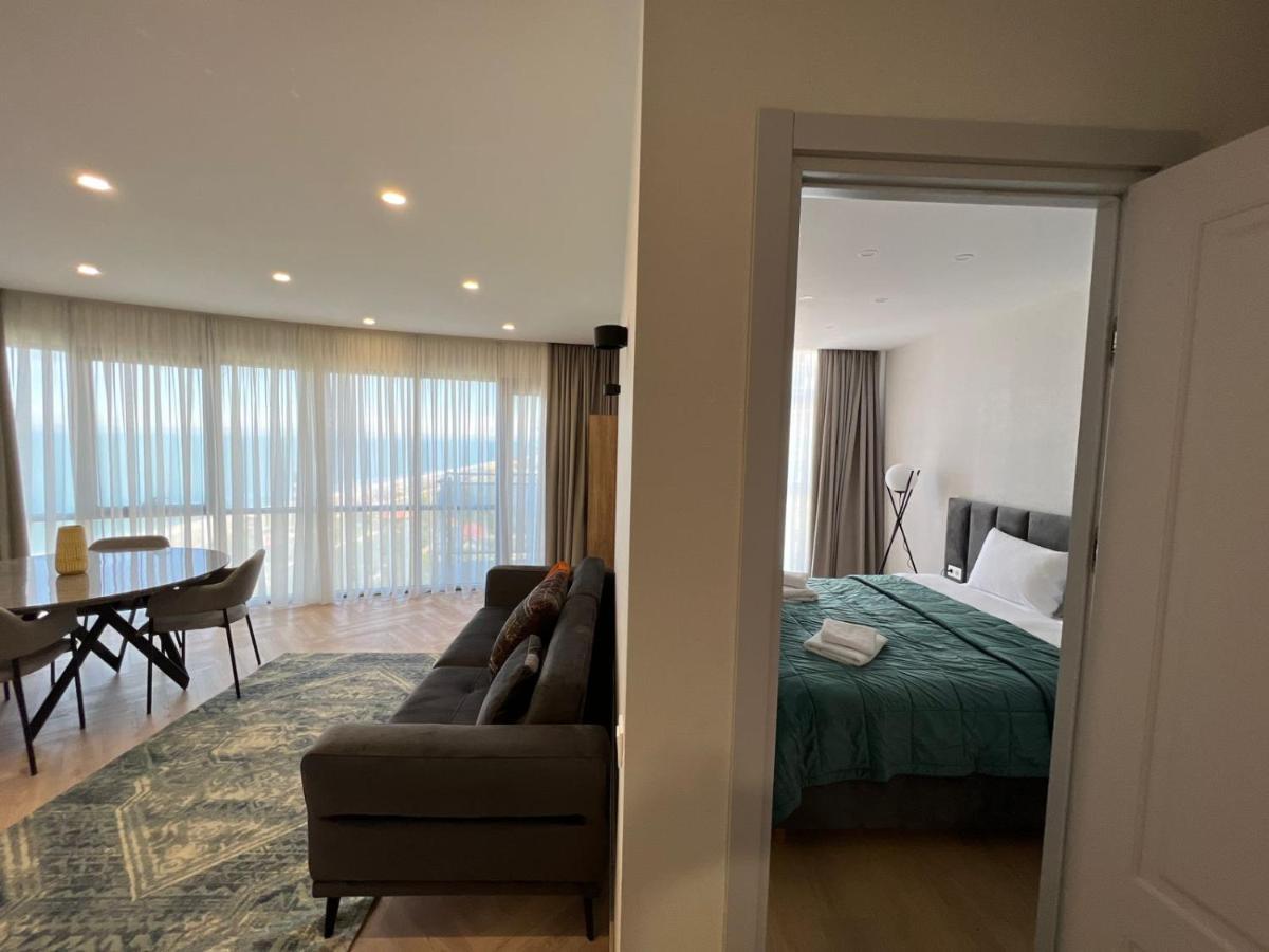 Aparthotel Holiday Lux Batumi Bagian luar foto