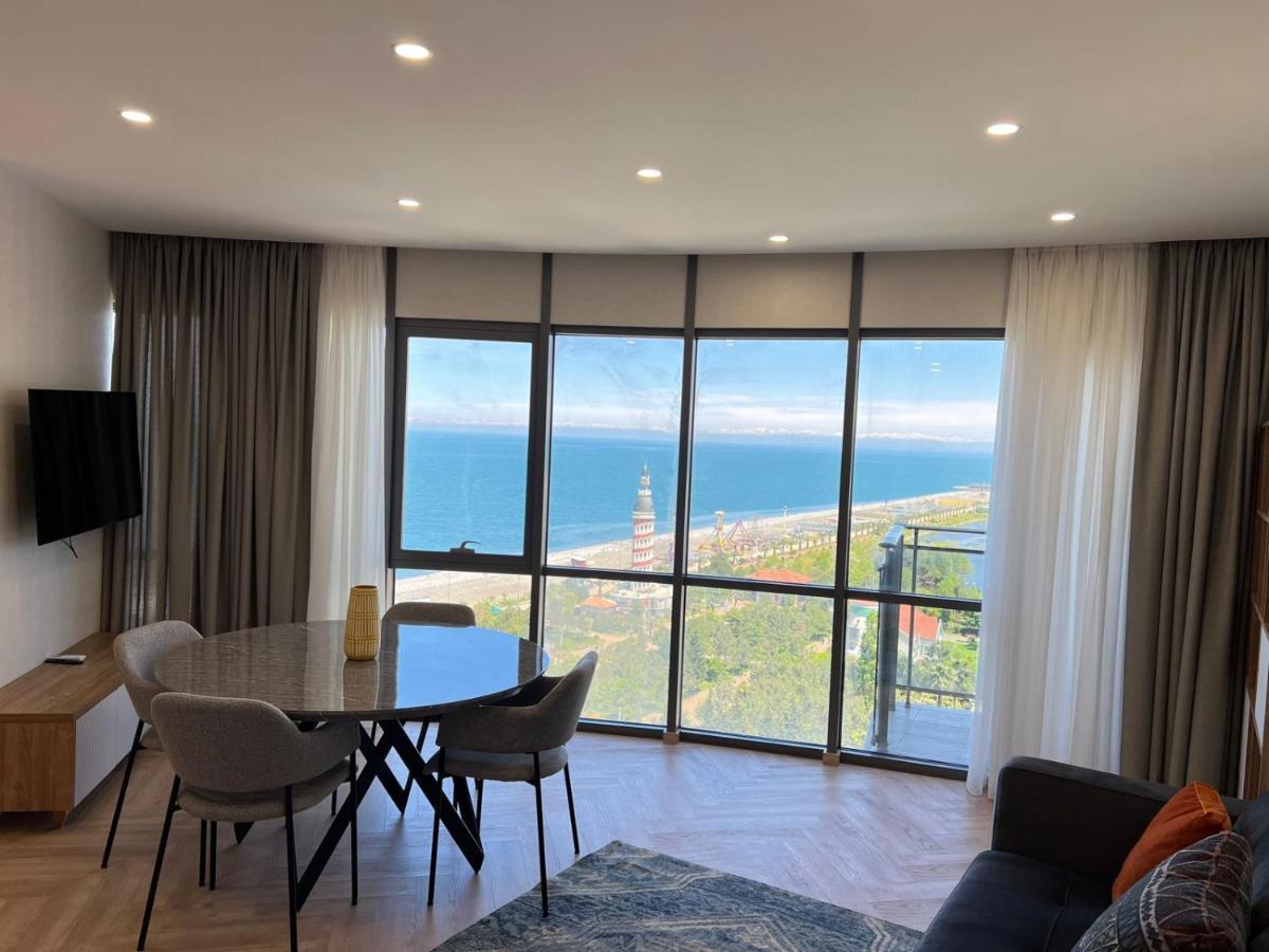 Aparthotel Holiday Lux Batumi Bagian luar foto