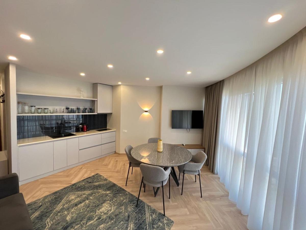 Aparthotel Holiday Lux Batumi Bagian luar foto
