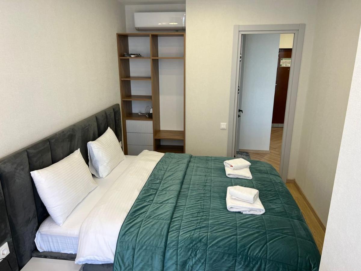Aparthotel Holiday Lux Batumi Bagian luar foto