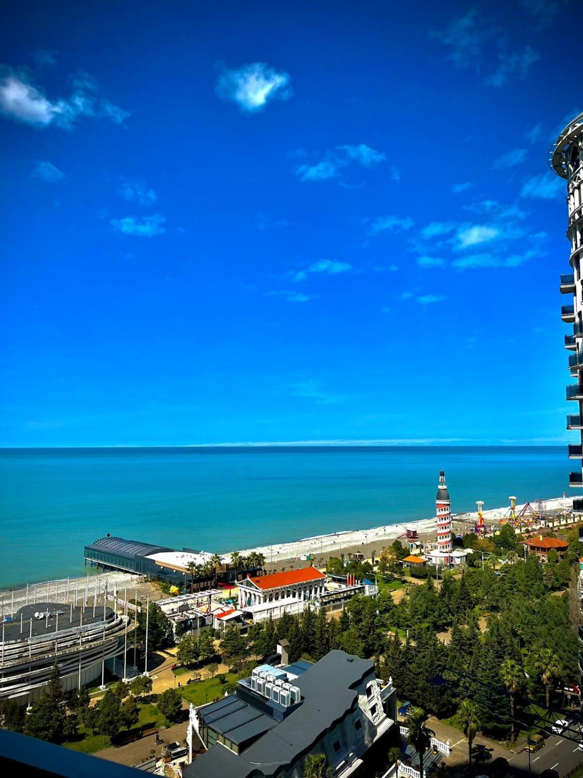 Aparthotel Holiday Lux Batumi Bagian luar foto