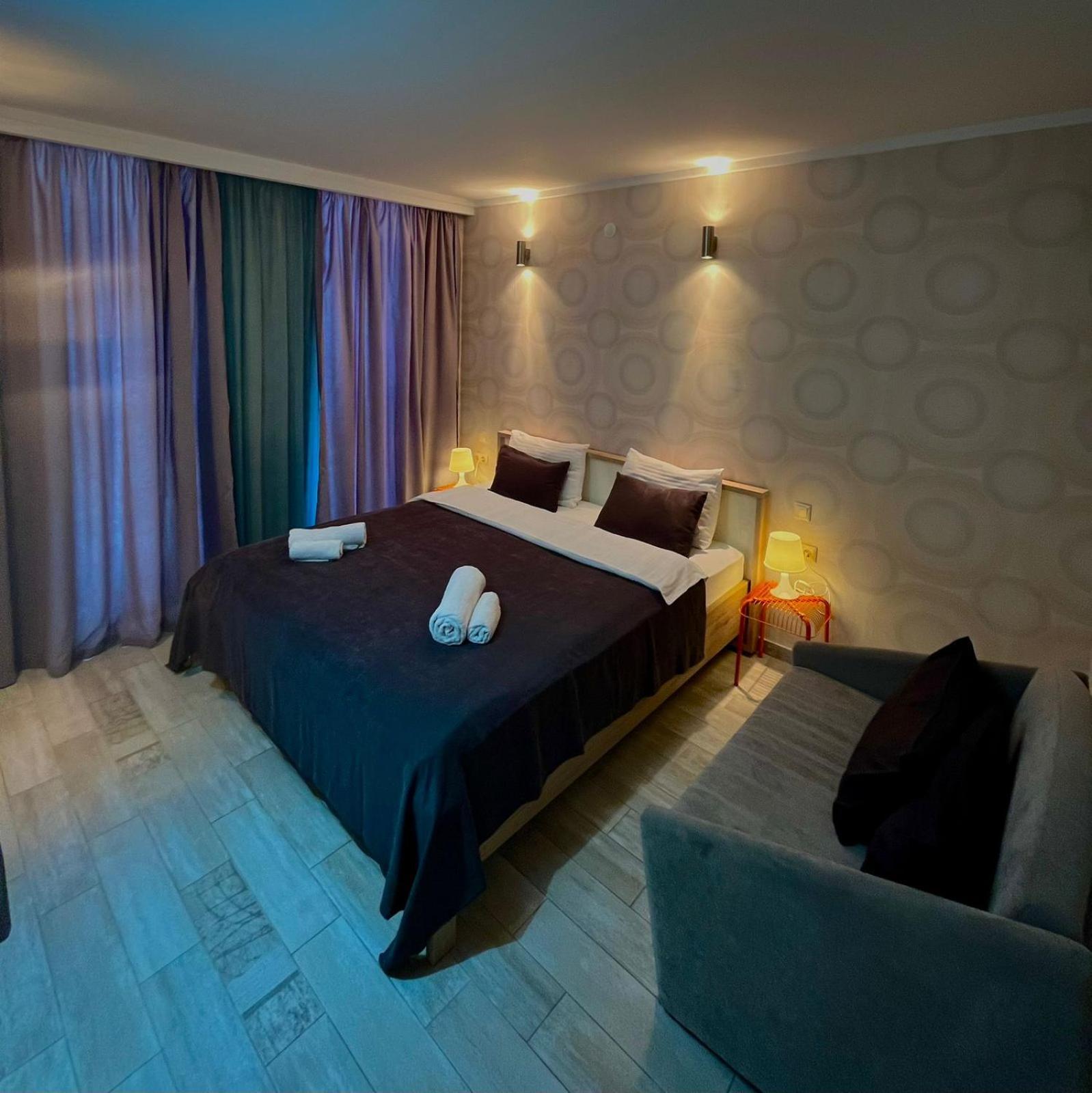 Aparthotel Holiday Lux Batumi Bagian luar foto