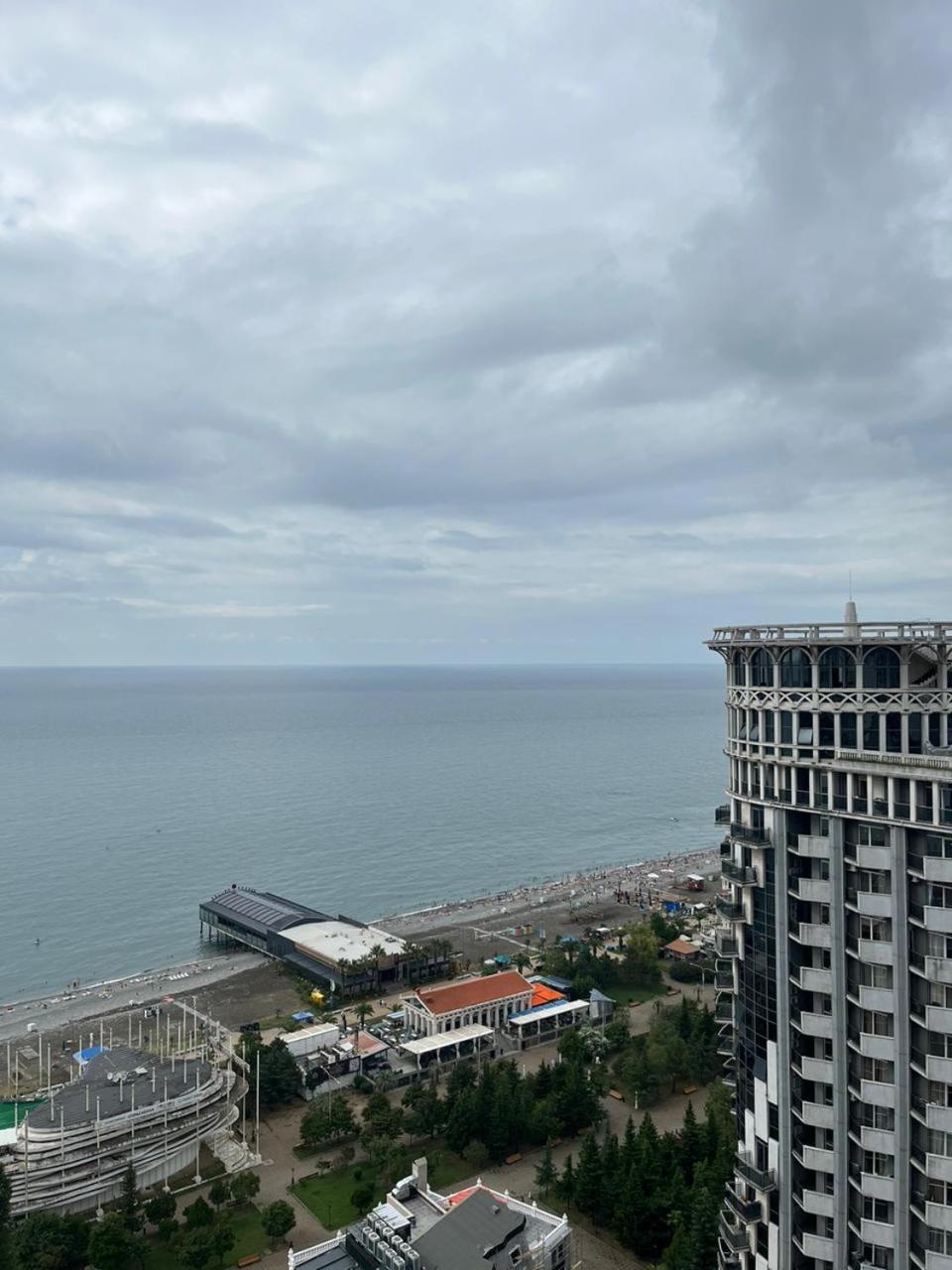Aparthotel Holiday Lux Batumi Bagian luar foto
