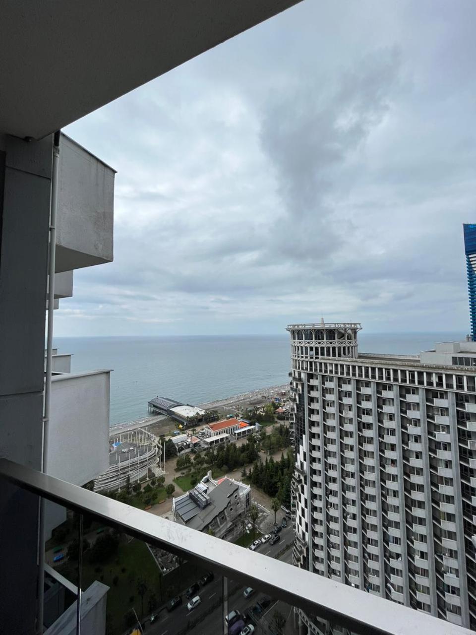 Aparthotel Holiday Lux Batumi Bagian luar foto