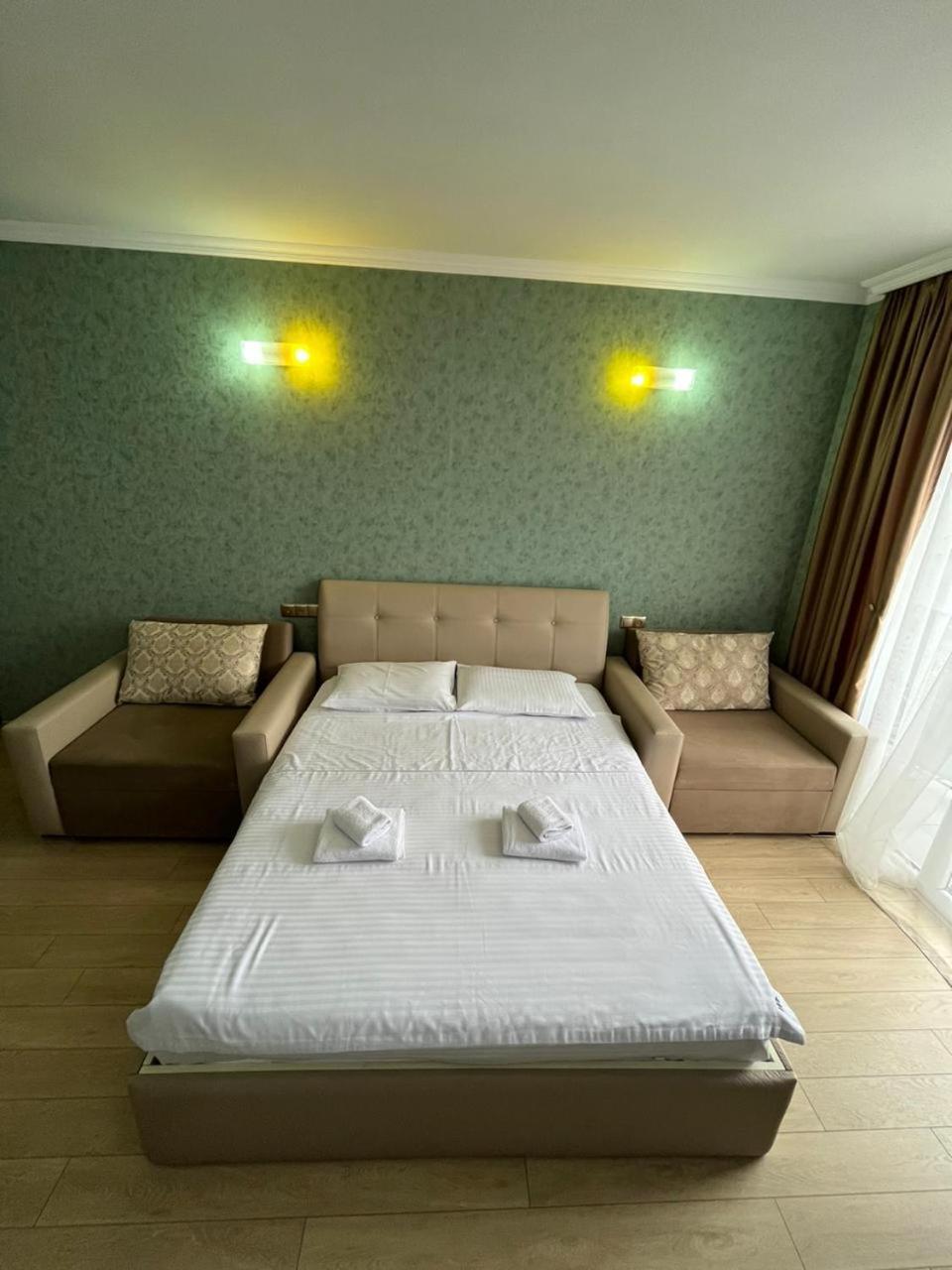 Aparthotel Holiday Lux Batumi Bagian luar foto