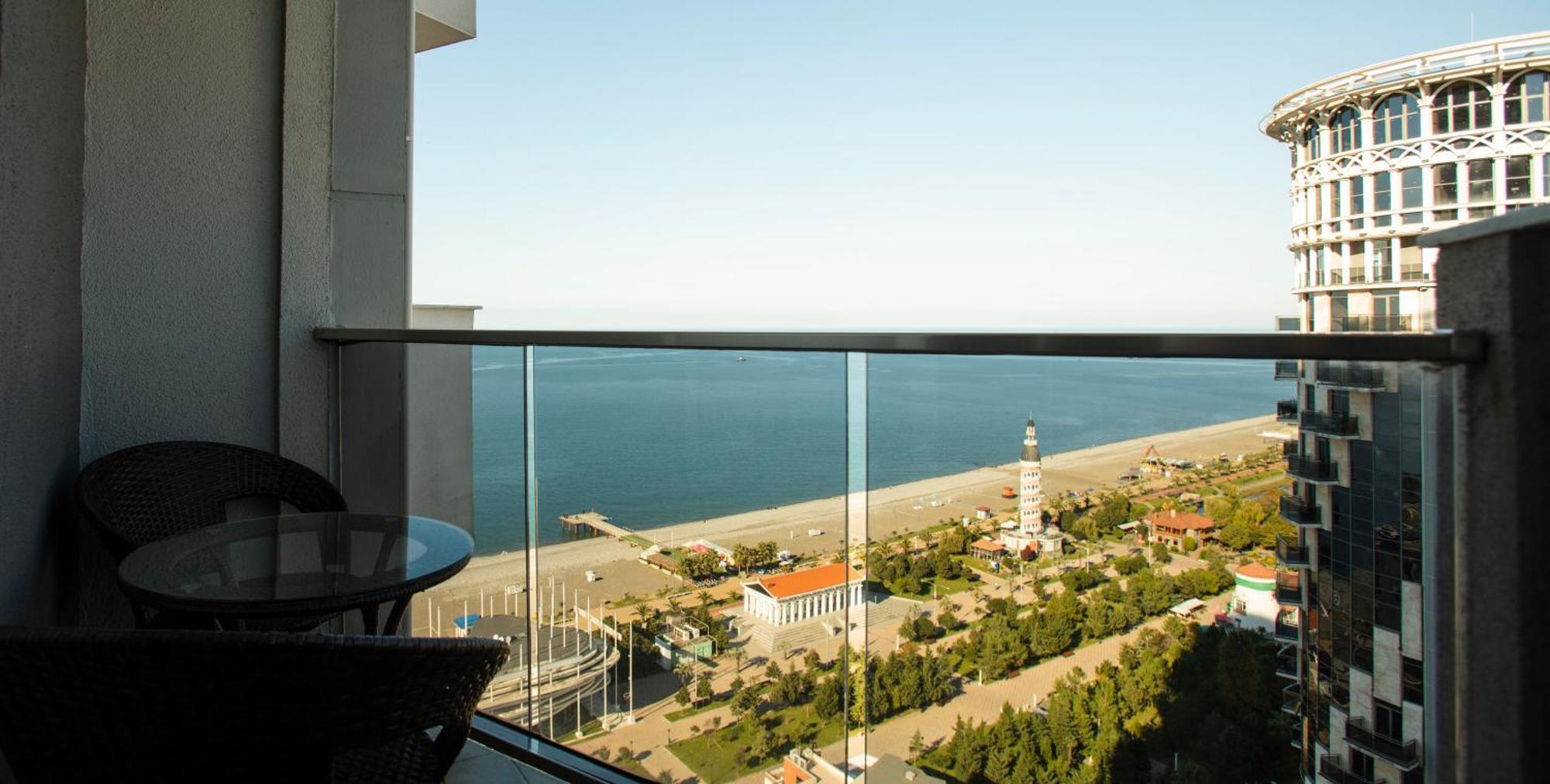 Aparthotel Holiday Lux Batumi Bagian luar foto