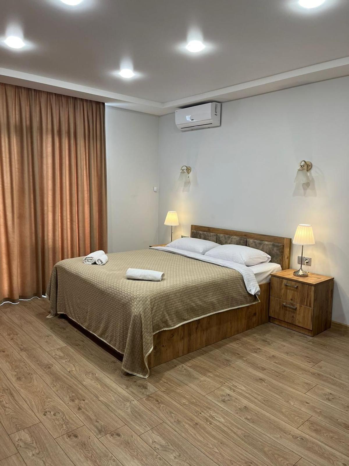 Aparthotel Holiday Lux Batumi Bagian luar foto
