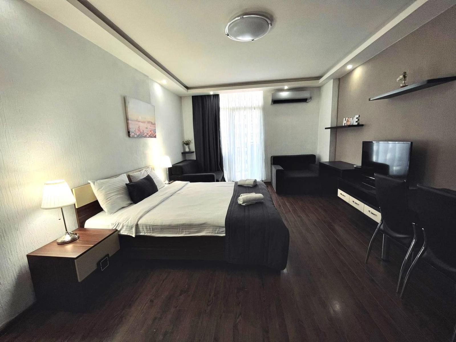 Aparthotel Holiday Lux Batumi Bagian luar foto