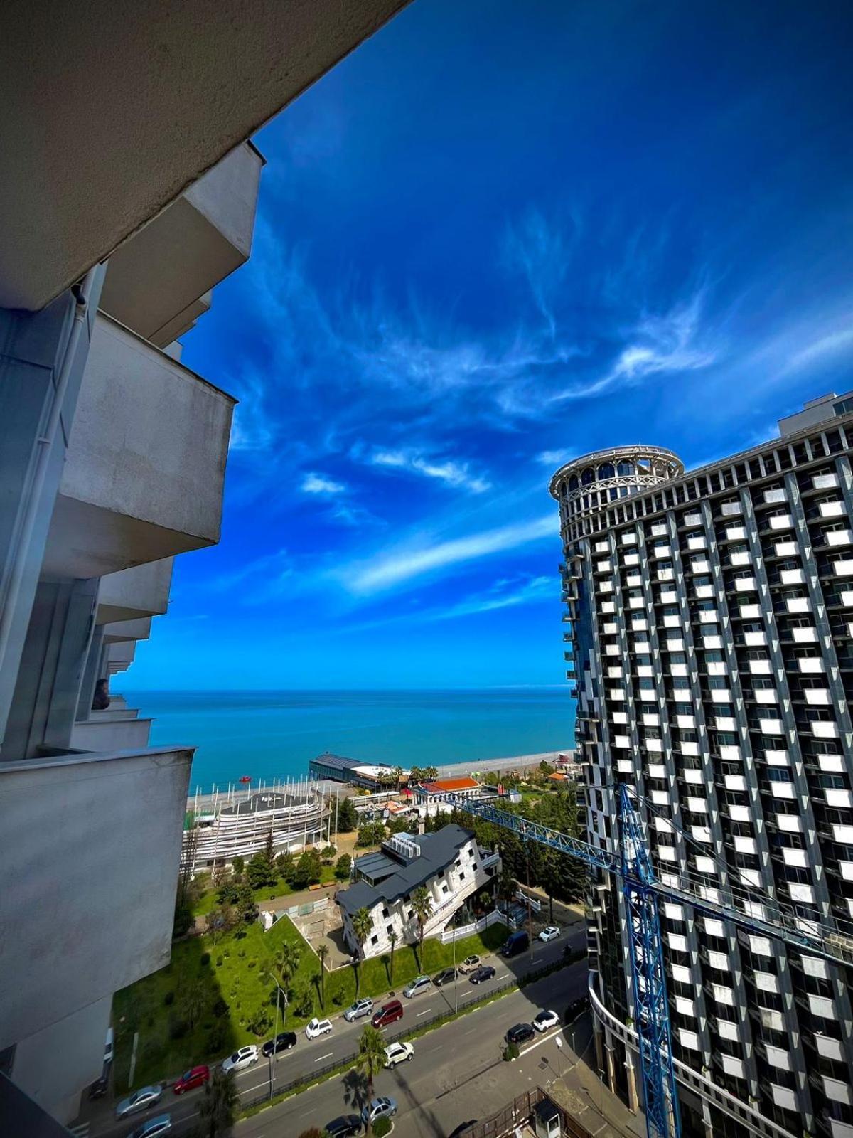 Aparthotel Holiday Lux Batumi Bagian luar foto