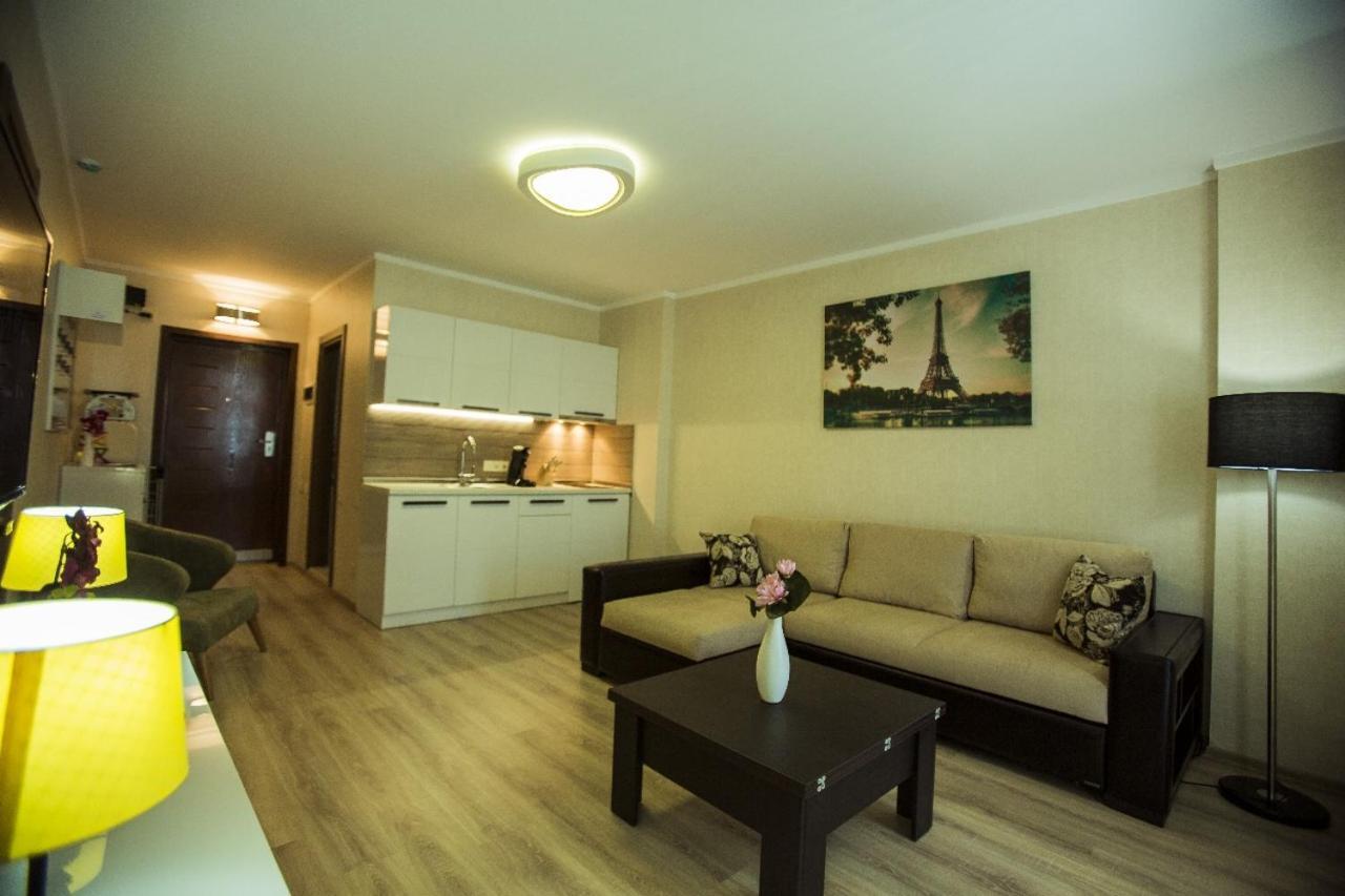 Aparthotel Holiday Lux Batumi Bagian luar foto