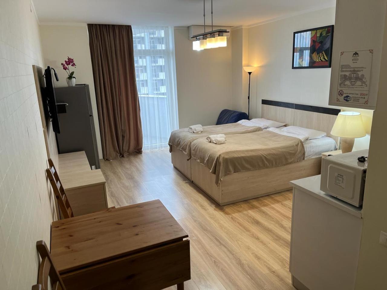 Aparthotel Holiday Lux Batumi Bagian luar foto