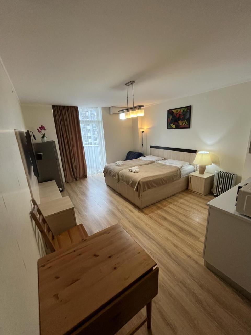 Aparthotel Holiday Lux Batumi Bagian luar foto