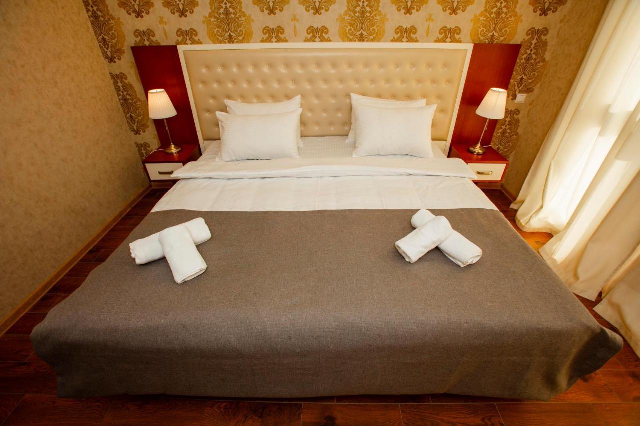 Aparthotel Holiday Lux Batumi Bagian luar foto