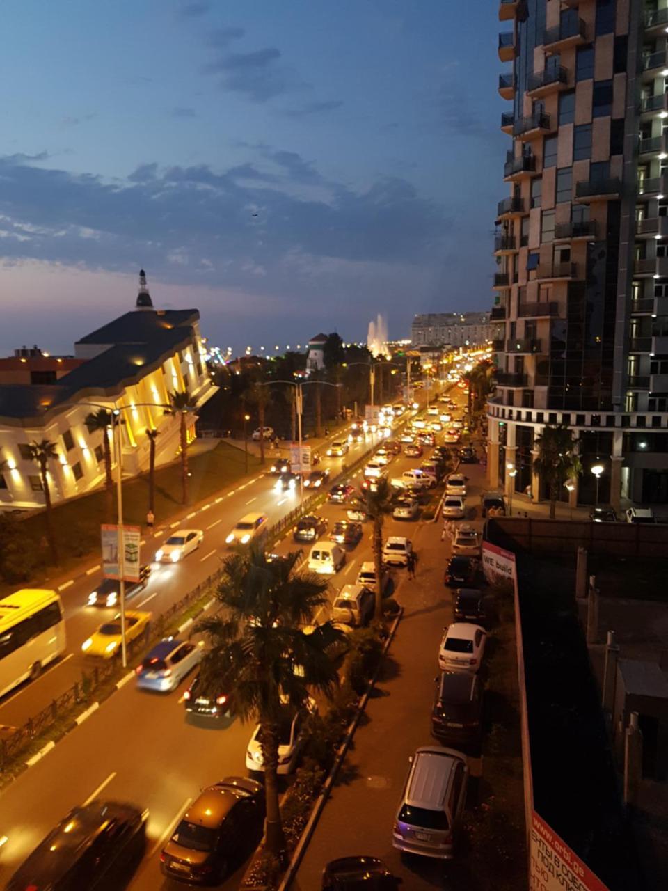 Aparthotel Holiday Lux Batumi Bagian luar foto