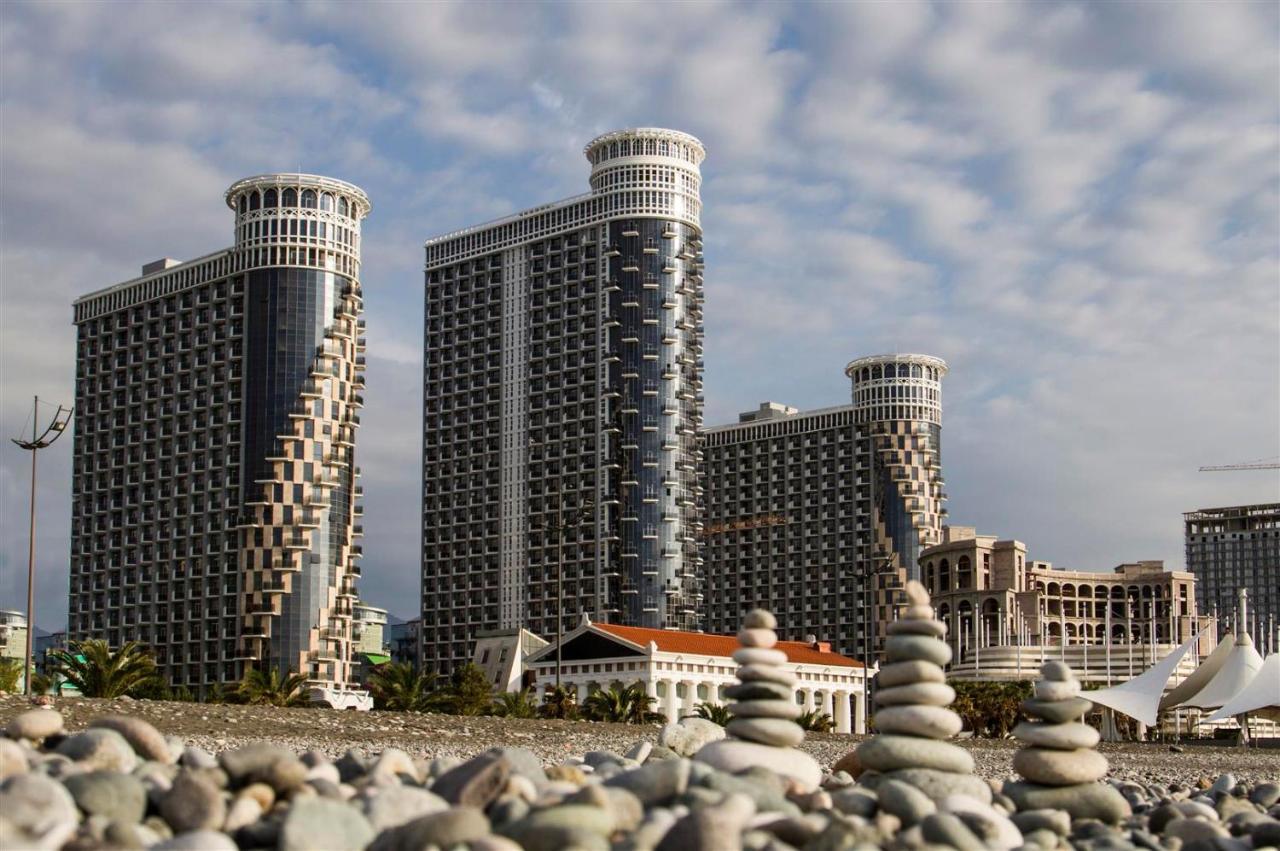 Aparthotel Holiday Lux Batumi Bagian luar foto