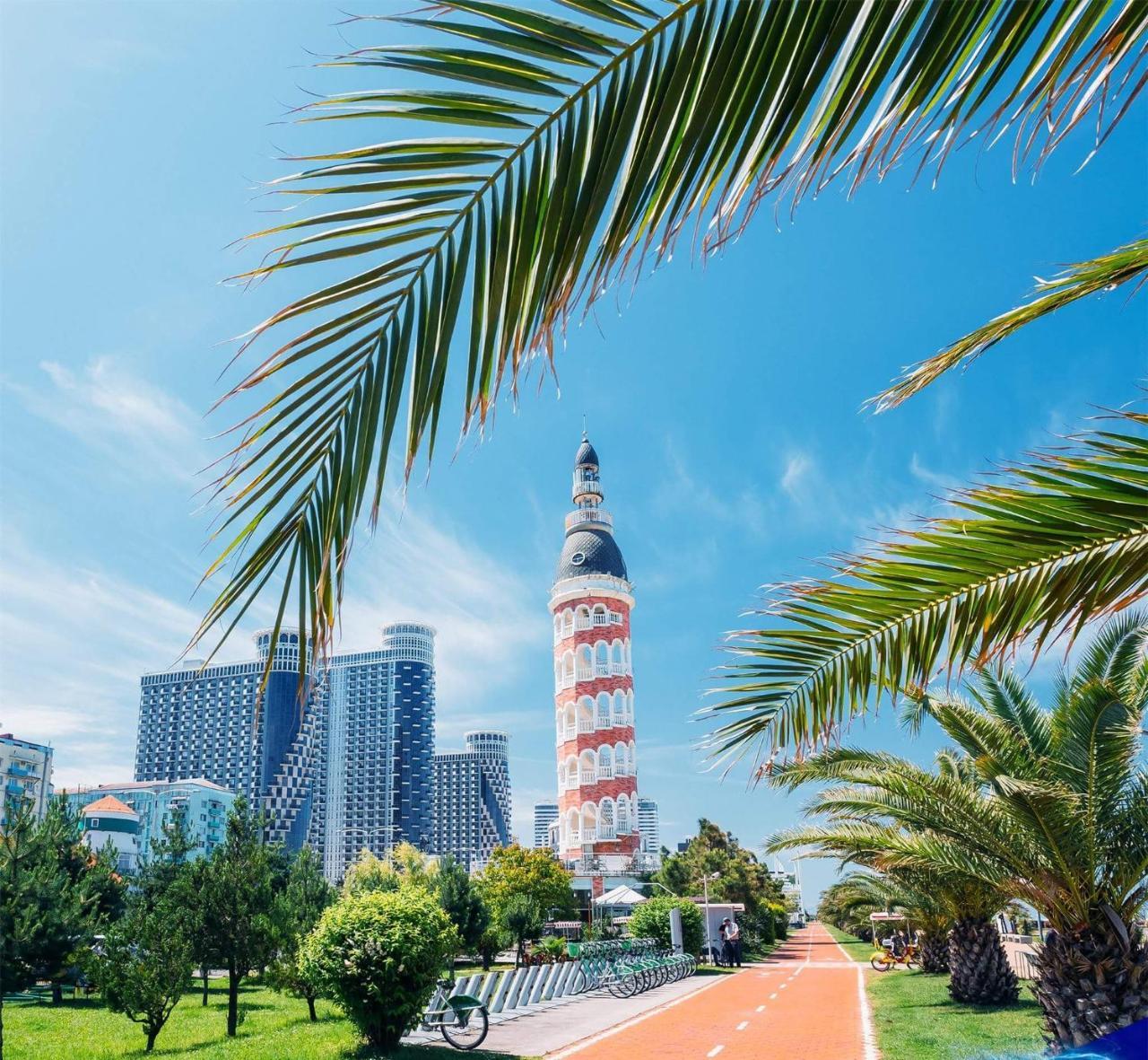 Aparthotel Holiday Lux Batumi Bagian luar foto