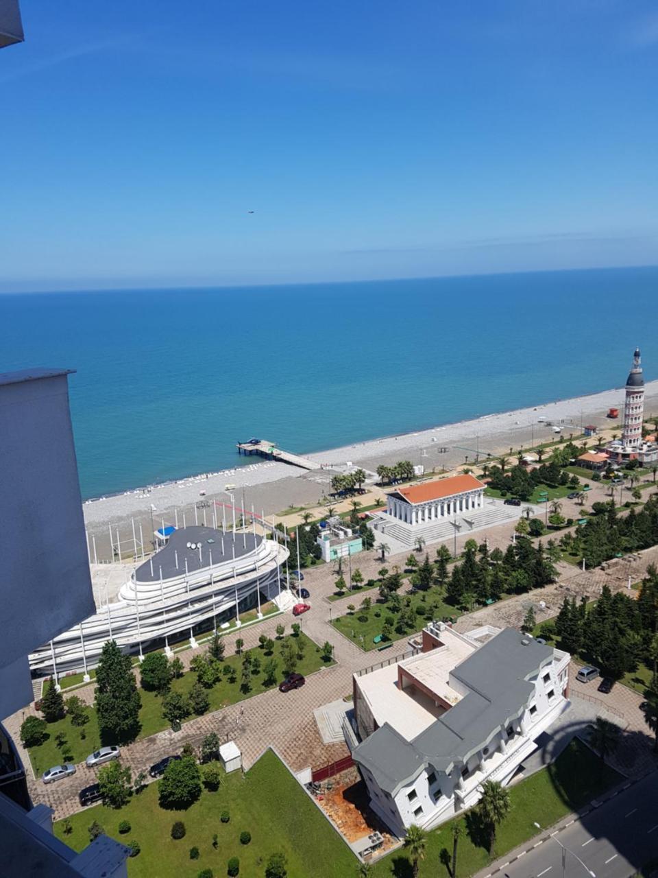 Aparthotel Holiday Lux Batumi Bagian luar foto