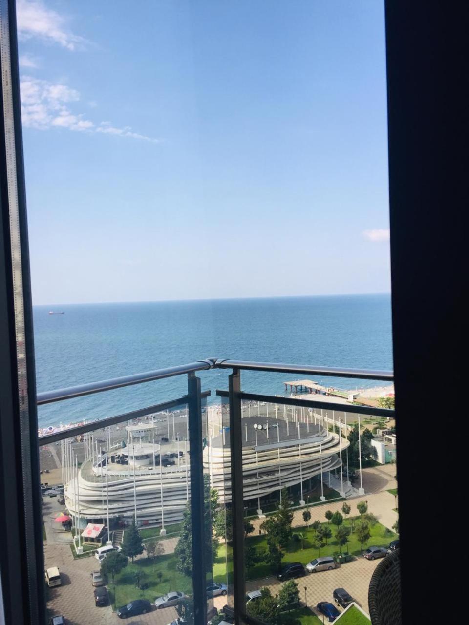 Aparthotel Holiday Lux Batumi Bagian luar foto